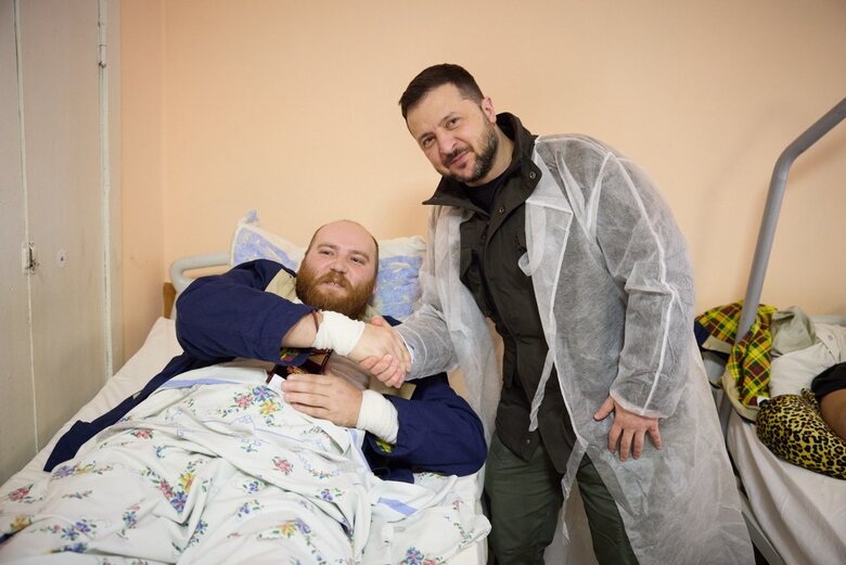 Зеленський відвідав поранених у Харкові