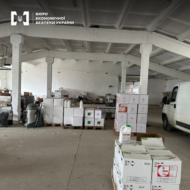 БЕБ знайшло підпільне виробництво підроблених пестицидів та агрохімікатів