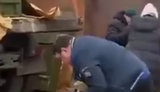 На Оболони в Киеве готовятся встречать оккупантов. ВИДЕО
