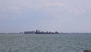 У Керченській протоці сів на мілину російський теплохід