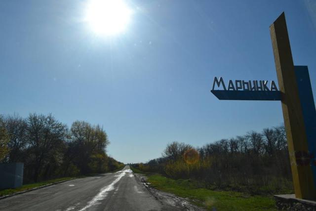 Наслідки вчорашнього обстрілу Марїнки терористами 01 Наслідки вчорашнього обстрілу Марїнки терористами 01