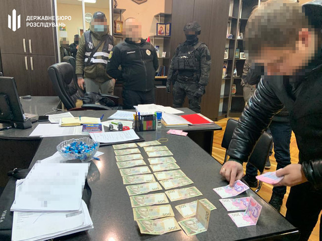 Подполковник полиции задержан на Харьковщине на взятке 40 тыс. грн за крышевание лесозаготовки, - ГБР 03