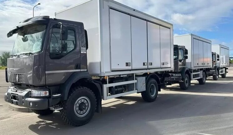 Литва передала Україні декілька п’ятитонних вантажівок Renault D у межах Коаліції з розмінування