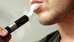 Рада заборонила продаж ароматизованих і міцних сигарет та ввела штрафи за куріння кальянів і ТВЕНів у громадських місцях