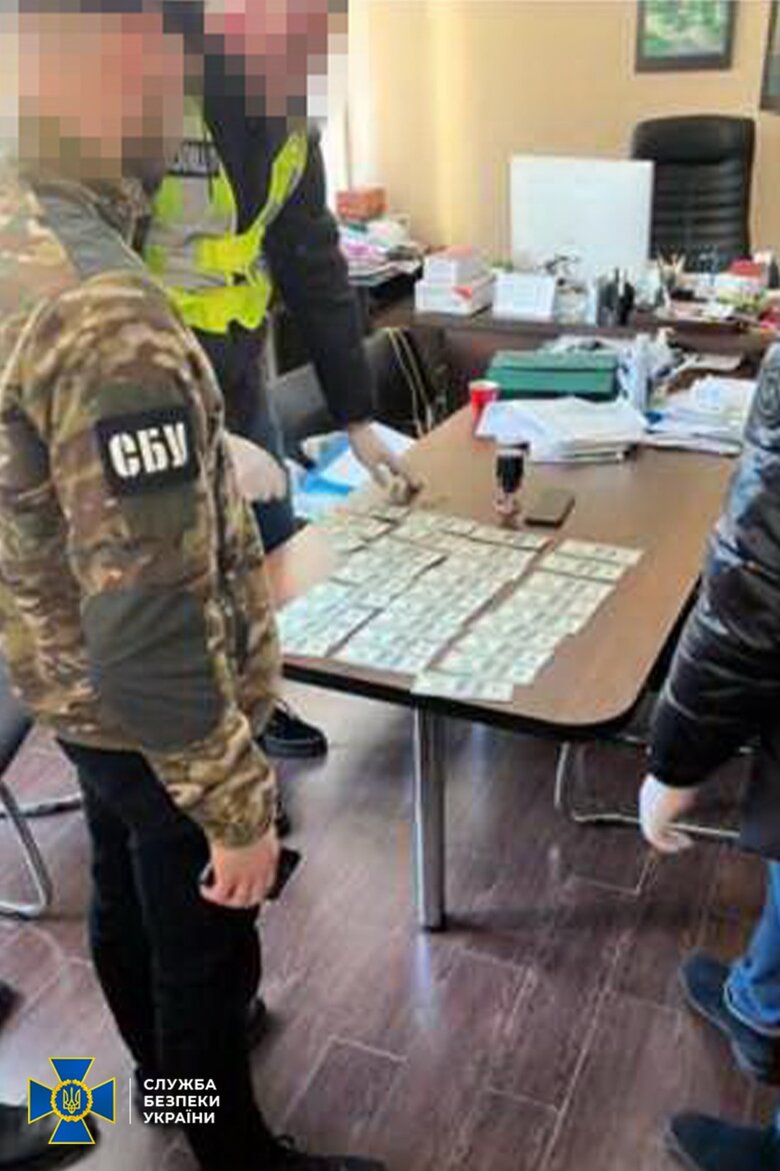 Ліквідовано три схеми ухилення від мобілізації: серед затриманих - голова військово-лікарської комісії та адвокат. Вартість послуг - від $3 тис., - СБУ 04