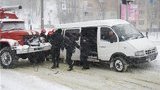 Как во Львове служба МЧС милицию "спасала" из снежного плена. ФОТОрепортаж