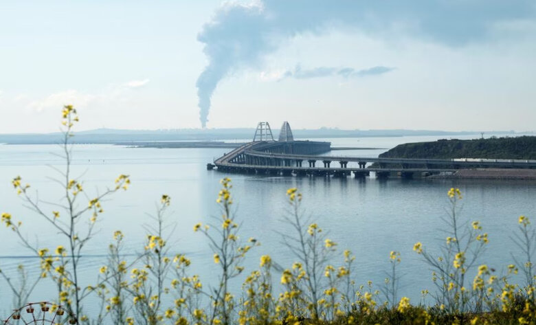 Пожежу на нафтобазі в Краснодарському краї РФ видно через Керченську протоку, - Reuters 03