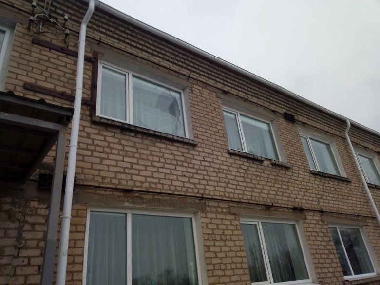 Российские оккупанты обстреляли жилые кварталы Врубовки в Луганской области: повреждены школа, дома и газопровод 11 Российские оккупанты обстреляли жилые кварталы Врубовки в Луганской области: повреждены школа, дома и газопровод 11