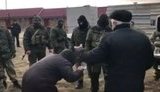 "Путін, ти нас чуєш?! Почуй нас!", - жителі села біля Керчі кидаються під колеса військових вантажівок, протестуючи проти будівництва радіолокатора. ВIДЕО