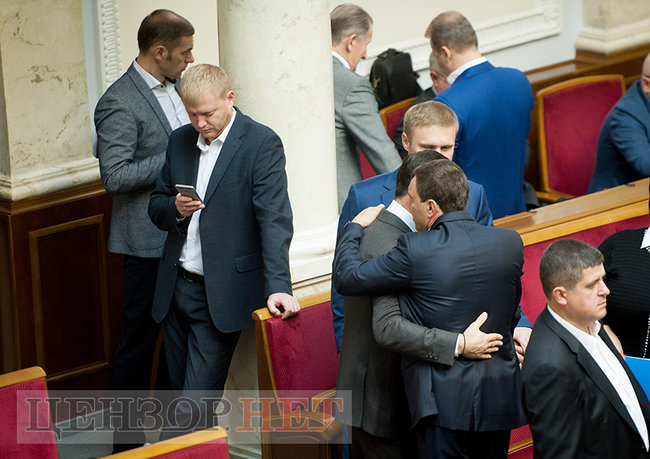 Закон об упрощенном гражданстве для иностранцев-воинов и нарушитель дресс-кода Лещенко, - рабочий день Рады 2 октября 13