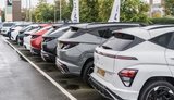 Частка бензинових авто на українському ринку нових легковиків зросла до майже 40%