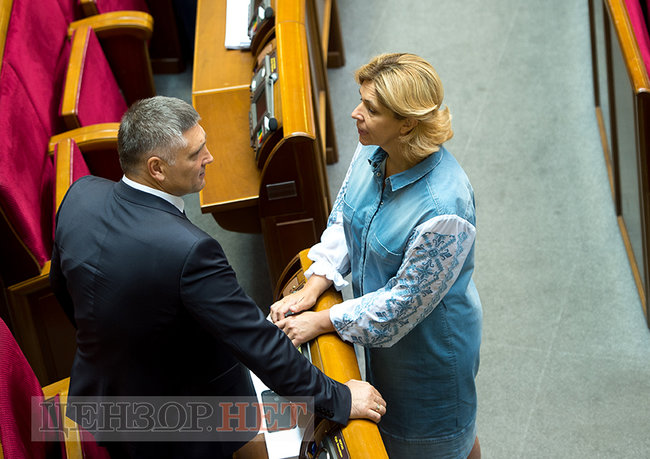 Киссе изучает телефон Ляшко, приглашение оппоблоковца Мирошниченко Богомолец, Герасимов в гостях у Батькивщины, беседа Литвина, Звягильского и Новинского, - работа ВР 5 июня 03