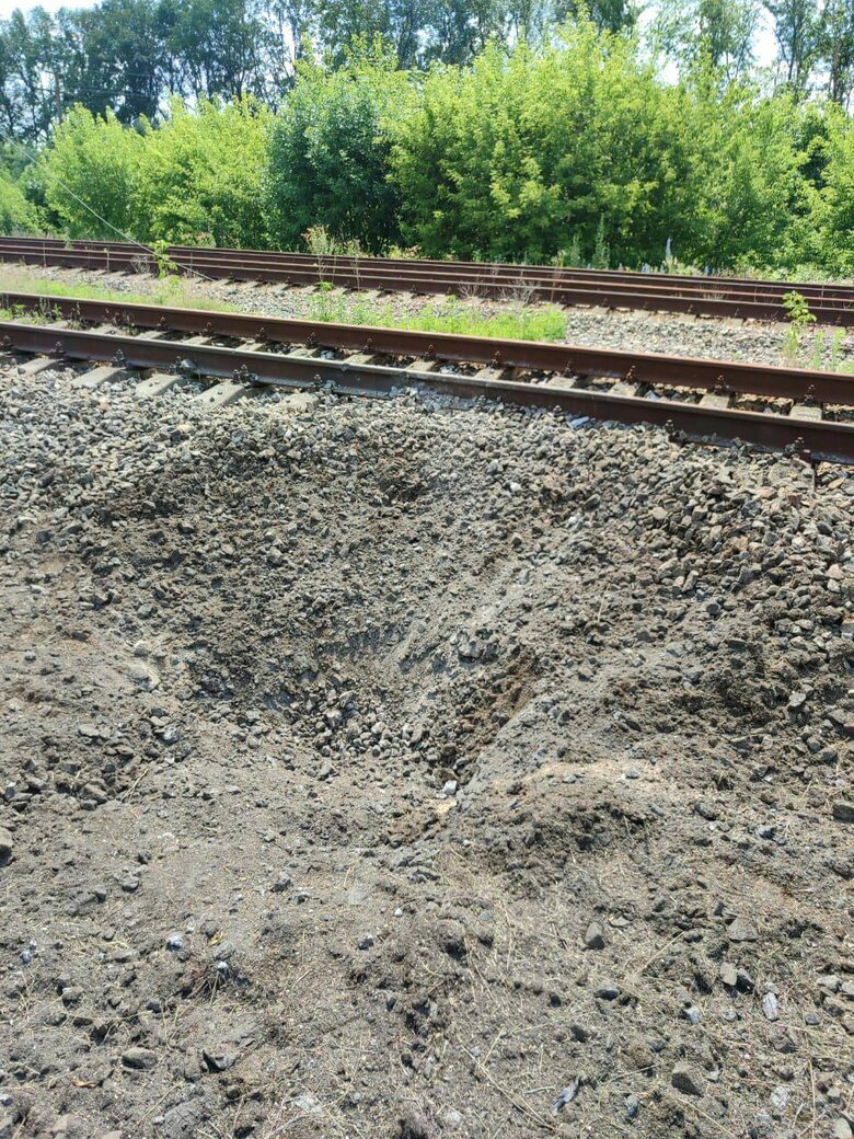Росіяни з мінометів обстріляли залізничну станцію на Харківщині 02