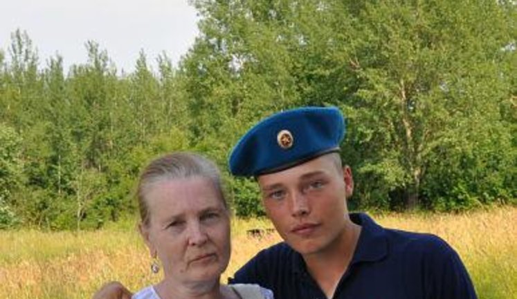 Мать российского фашиста и садиста Мильчакова ненавидит "жидовню" и пропагандирует свастику. ФОТОрепортаж