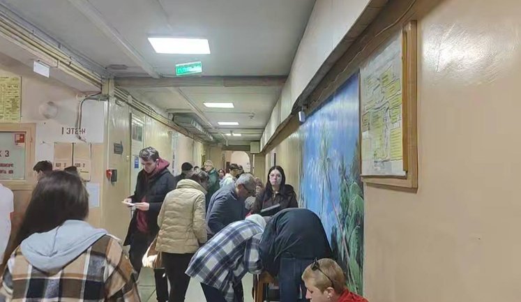 В Бердянске очереди с 6 утра, в Луганской области дефицит врачей — медицинская система на ВОТ приходит в упадок