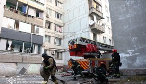Зеленський про нічну атаку: Ціллю РФ була наша інфраструктура, у Дніпрі пряме влучання ракети з касетним боєприпасом у багатоповерхівку. ВІДЕО+ФОТОрепортаж