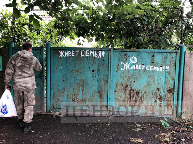 Амбразуру довелося затулити піаніно. Піски у спогадах та фотографіях бійців 15