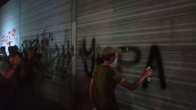 Біля дачі Зеленського в Кончі-Заспі протестують проти спроби спільної з окупантами інспекції позицій ЗСУ 33