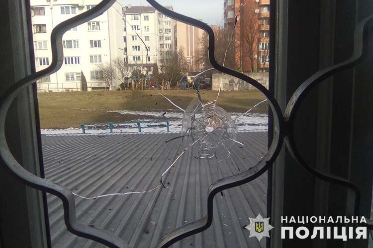 Поліція Тернополя розслідує постріл у вікно єпархії УПЦ МП