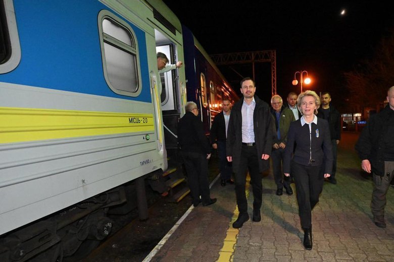 European Commission President von der Leyen left for Kyiv by train 01