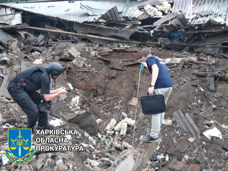 Последствия обстрела Чугуевского района Харьковщины: Под огонь российских оккупантов попали завод и гаражный кооператив 08