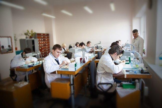 Як комсомолець став виробником годинників, які дарують президенти України 03