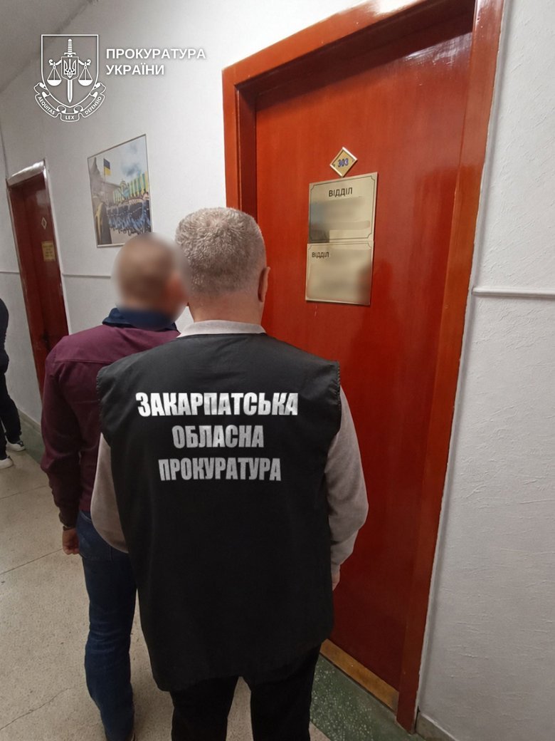 Службовець Мукачівської РДА продавав фіктивні бронювання