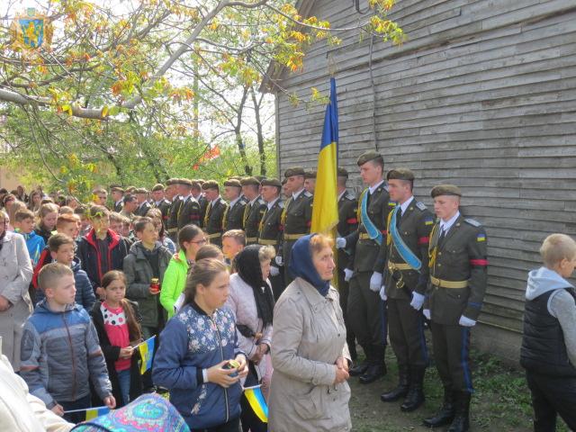 З воїном 24-ї ОМБр Володимиром Куциком, який загинув у зоні ООС, попрощалися на Львівщині 13 З воїном 24-ї ОМБр Володимиром Куциком, який загинув у зоні ООС, попрощалися на Львівщині 13