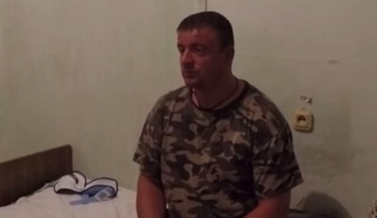"Я сдаваться не буду. Оружие возьмете только с трупом", - воин 92-ой бригады Радж случайно наткнулся на блокпост "ЛНР" и смог вернуться живым благодаря патрулю ОБСЕ. ВИДЕО
