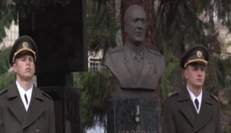 Пам'ятник убитому розвідникові Шаповалу відкрили в Києві. ВІДЕО