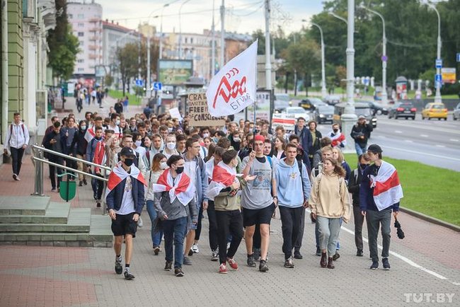 У Мінську студенти вийшли на протест: почалися затримання 02