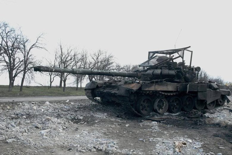 Javelin destroyed Russian T-72B3 with protective anti-javelin lattices, - Butusov 01