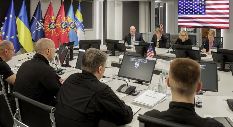 Шмигаль зустрівся з послом США Девіс Що обговорювали