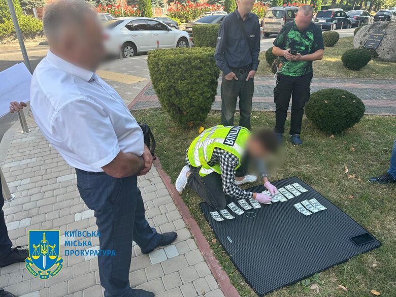 Проректора київського університету затримано на хабарі 2 тис. доларів за вступ військовозобов'язаного на аспірантуру