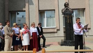 К годовщине со дня рождения Богдана Ступки на Львовщине установлен памятный бюст, - Минкультуры. ФОТО
