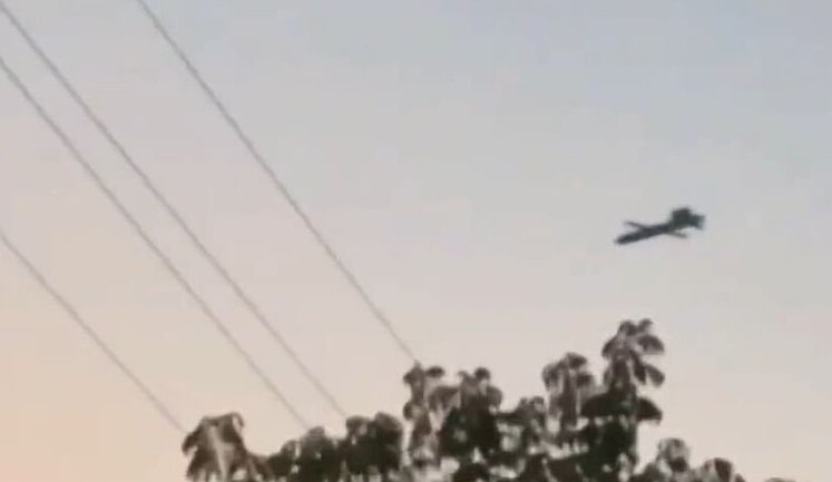 Local residents in Russian Federation filmed Ukrainian FP-5 "Flamingo" cruise missiles flying towards Votkinsk. VIDEO