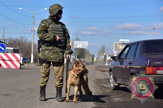 Поліція Донеччини перейшла на посилений режим несення служби через загострення ситуації на лінії розмежування 04