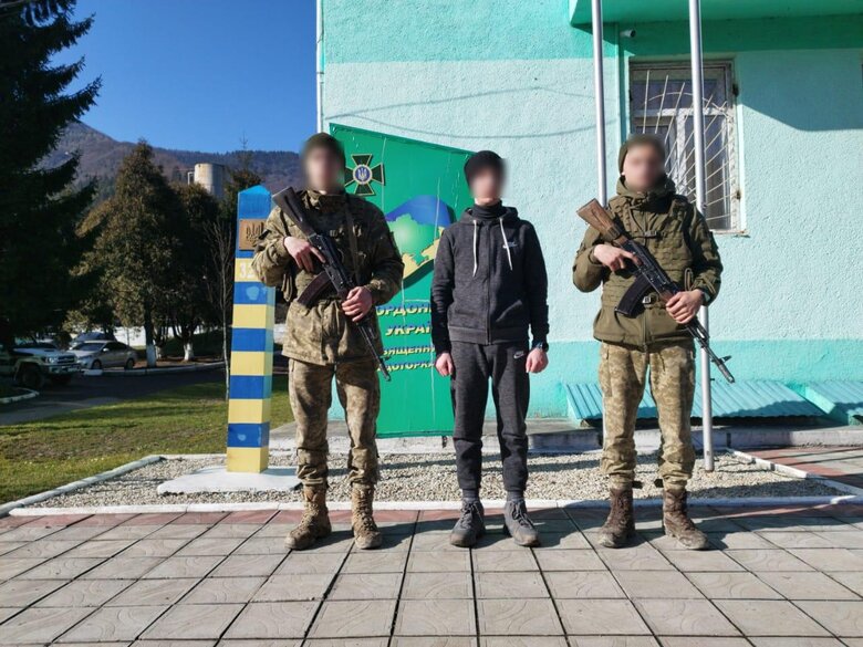 На Закарпатті затримана група ухилянтів: заплатили по 2,5 тис. дол. за подорож на човні через Тису 01