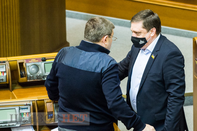 Некарантинні вітання слуг народу, обговорення фейкових довідок про щеплення і збір Медяником майже 150 тис. грн, - день роботи ВР 2 грудня 12