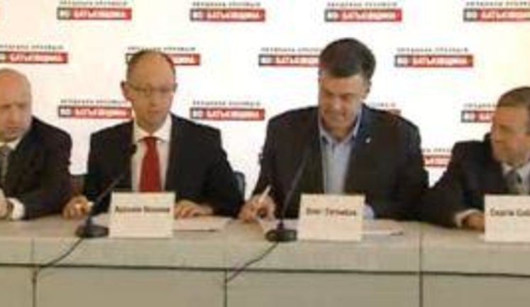 Batkivschyna and Svoboda Sign Coalition Agreement. VIDEO