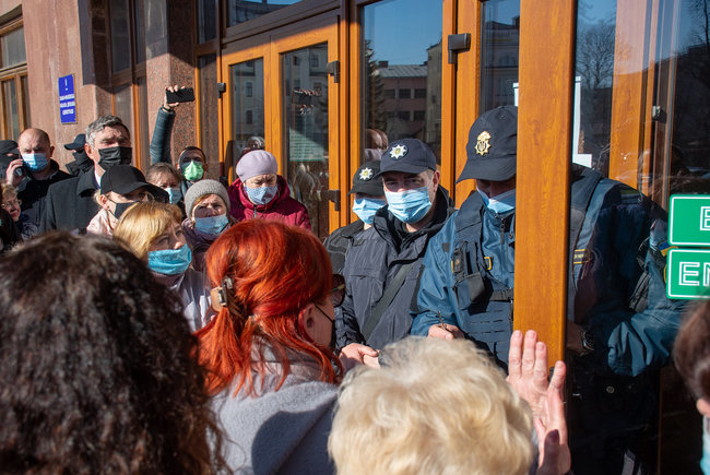 Мэр Ивано-Франковска Марцинкив ходил к обладминистрации протестовать против карантина 01