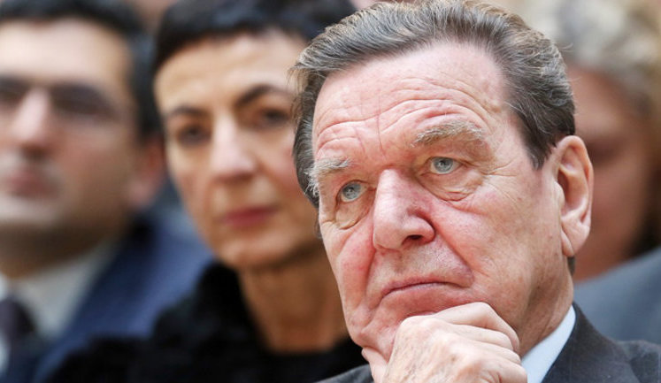 German Social Democrats refused to expel Schroeder from party