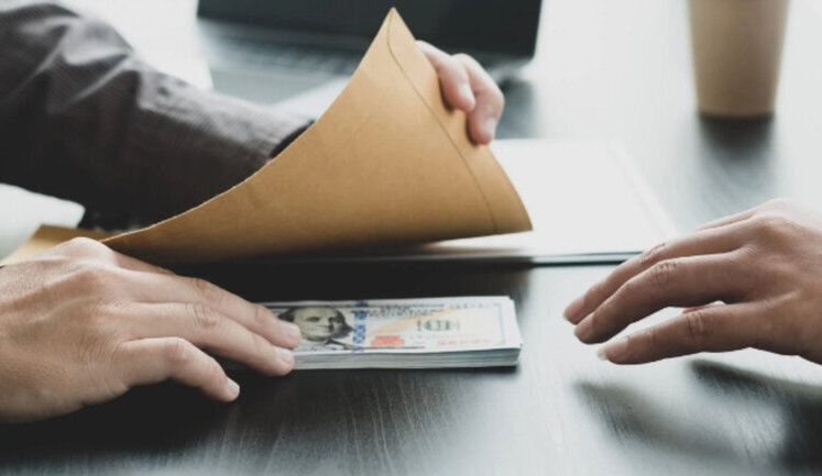 Почти 90% украинцев считают коррупцию одной из основных проблем страны - опрос. ИНФОГРАФИКА