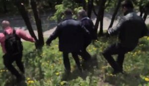 Симоненко убегает с первомайского митинга: "Сдохни падло!". ВИДЕО