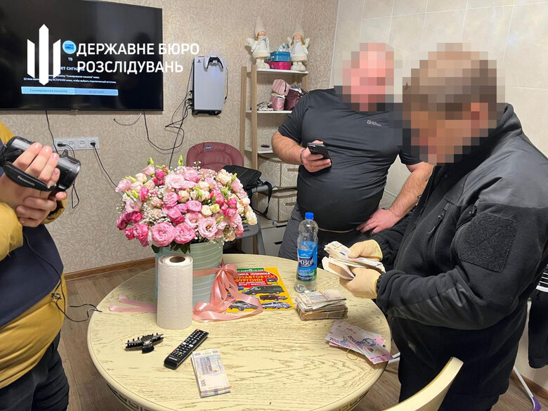 Посадовиць військової частини змушував підлеглих працювати на нього