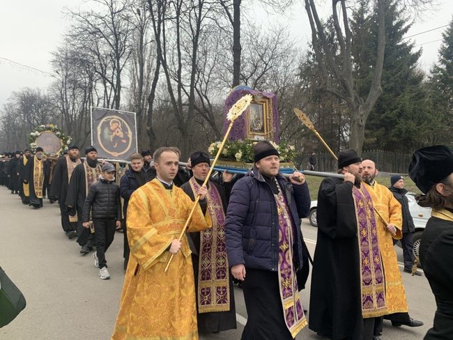 Традиционная реакция церкви, актуальная в условиях распространения коронавируса, - крестный ход прошел в Виннице 05
