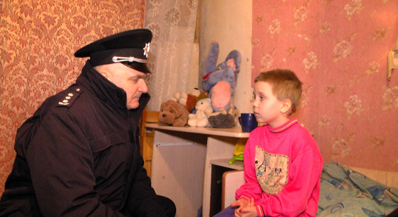 Cherkasy police freed three children locked in apartment 01 Cherkasy police freed three children locked in apartment 01