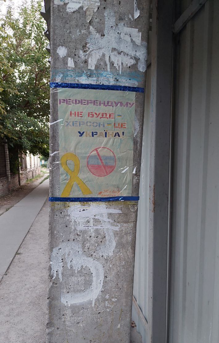 Патріоти лишають на стінах у Херсоні проукраїнські написи 01