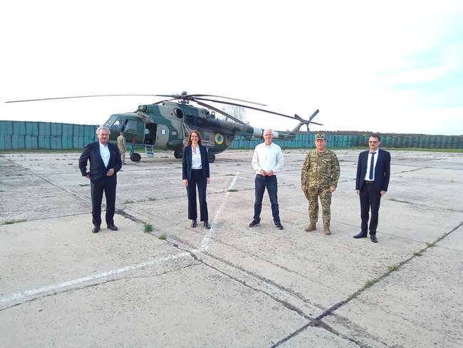 FMs of Netherlands, Belgium, Luxembourg visit JFO area, promise to tell European community truth about Donbas situation 01