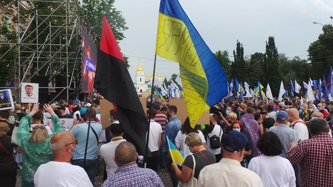 Под Печерским судом в Киеве состоялась акция в поддержку Порошенко 03
